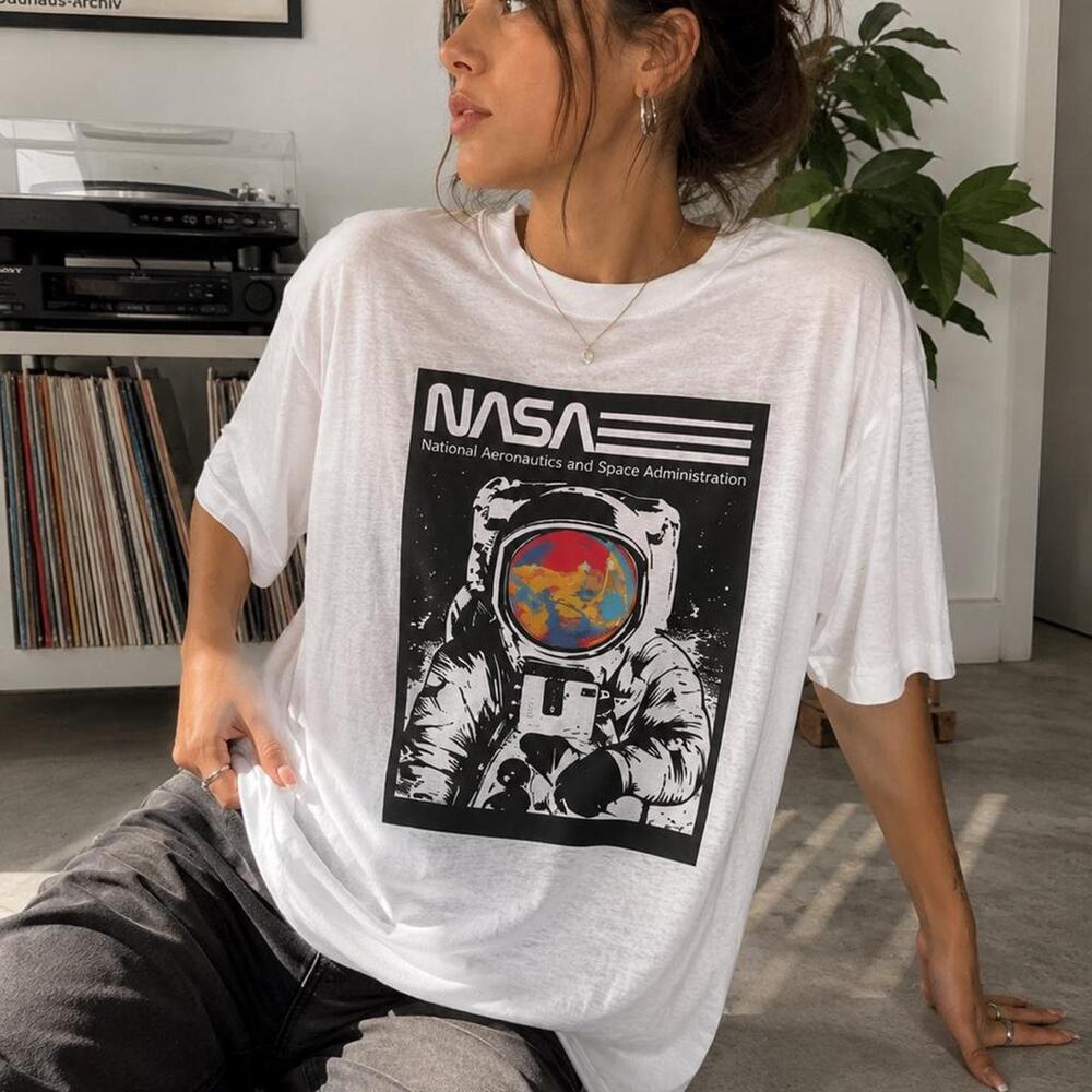 Riot Society NASA Astronaut Graphic Tee XL White Y2K Streetwear